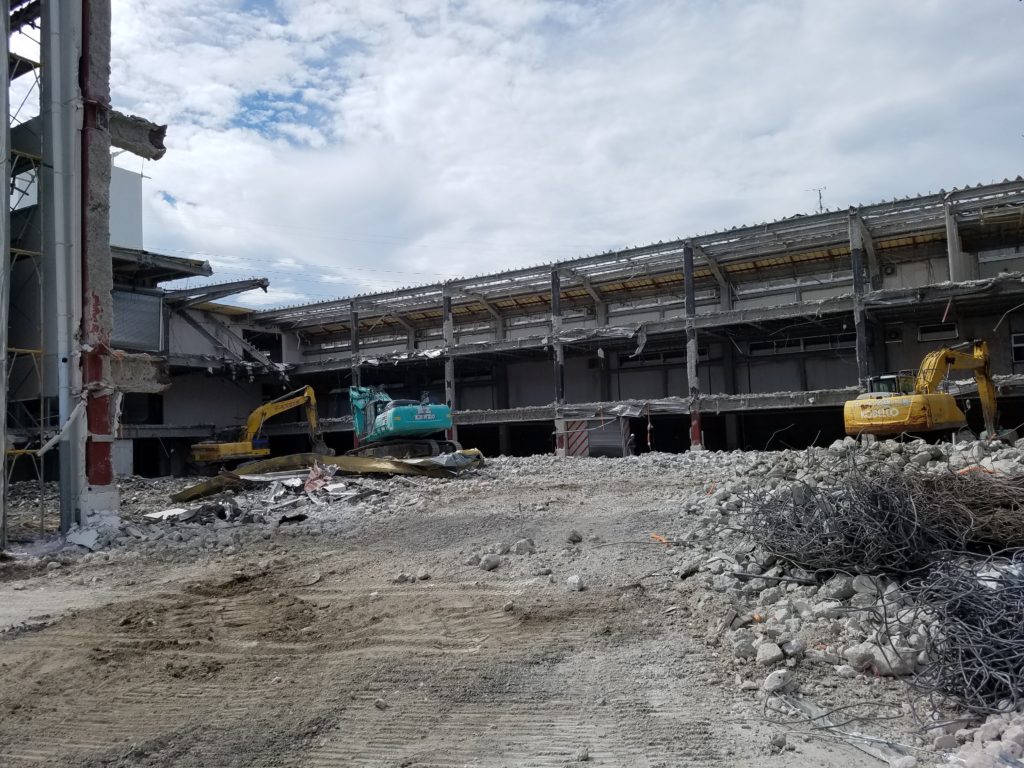 コジマ電機高槻店