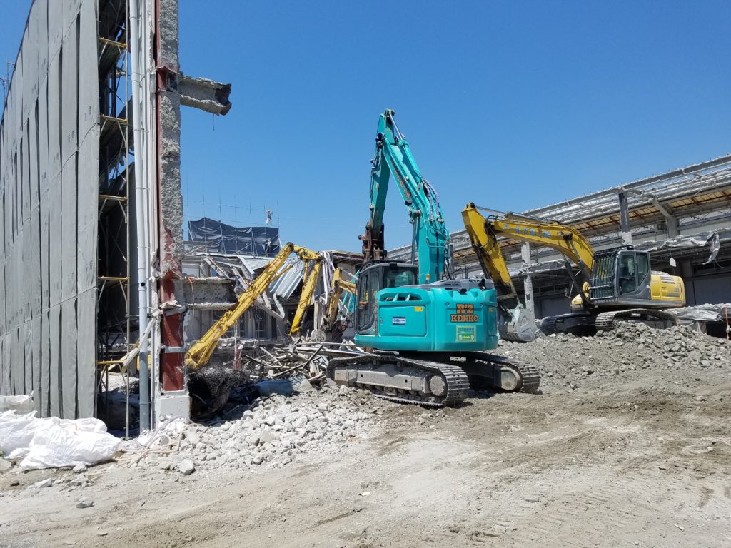 コジマ電機高槻店